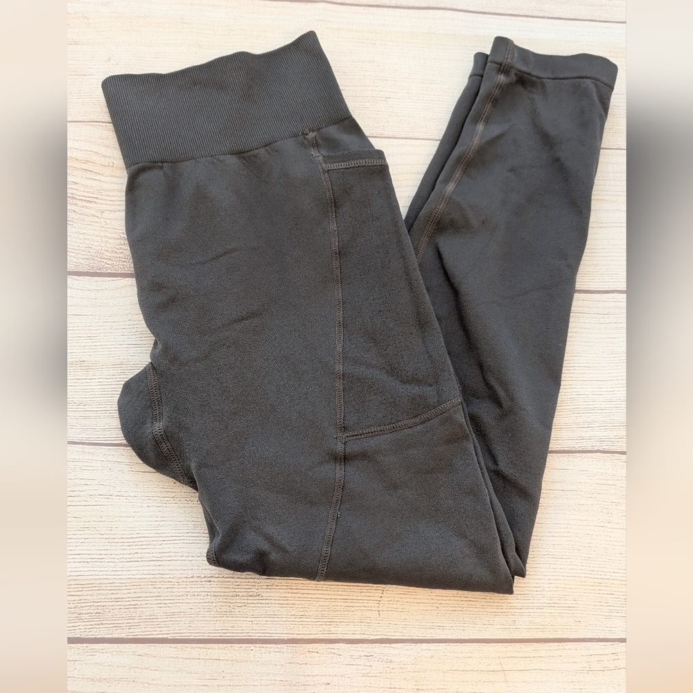 Shein charcoal grey workout leggings with side pockets. Size medium